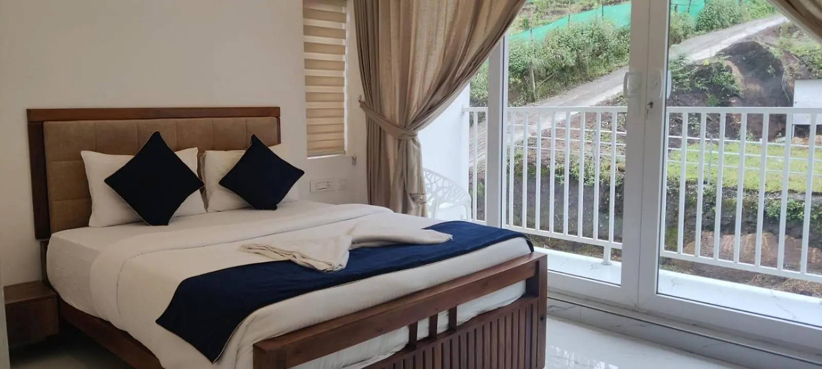 Hotel Misty Cabin Valley View Devikolam