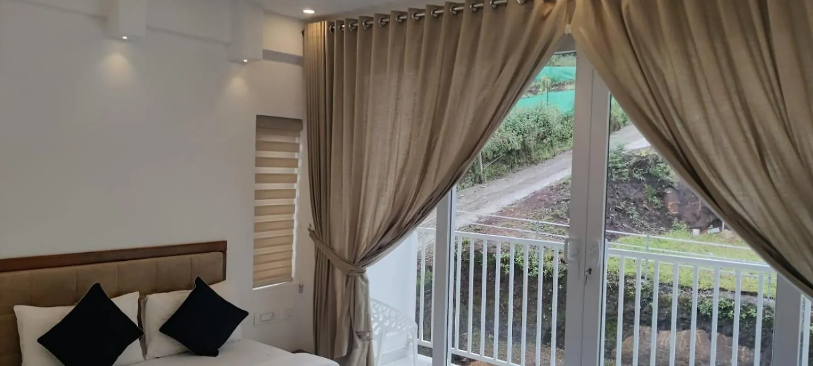 Hotel Misty Cabin Valley View Devikolam