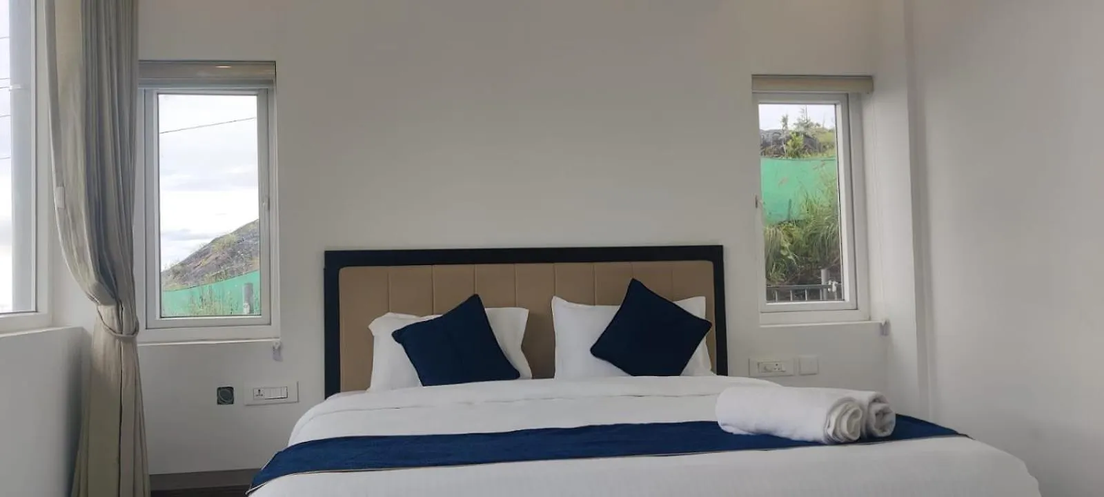 Hotel Misty Cabin Valley View Devikolam