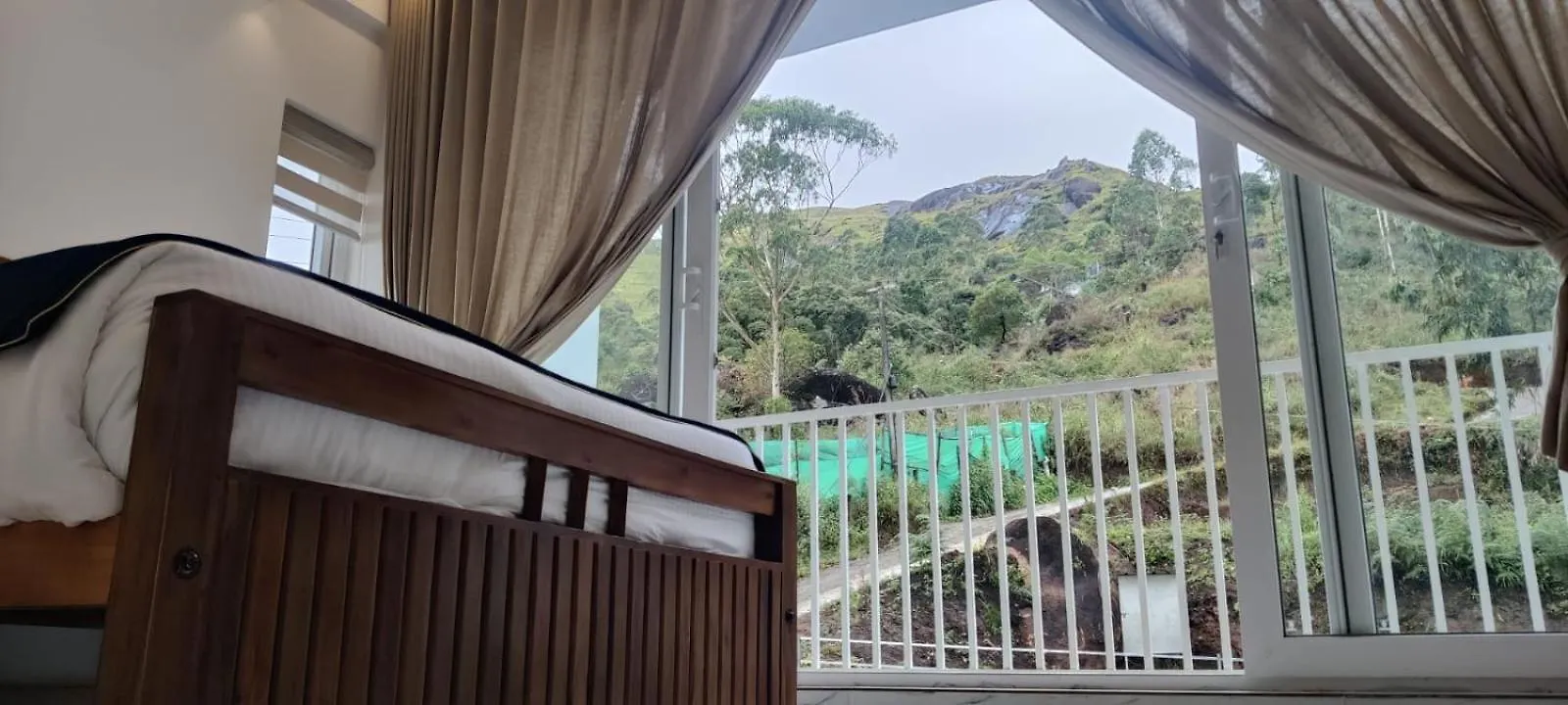 Hotel Misty Cabin Valley View Devikolam